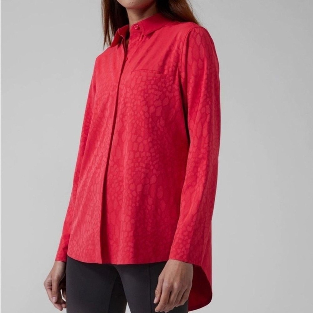 Athleta Urbanite Textured Top Women XL Red Snake Print Button Down athleisure
